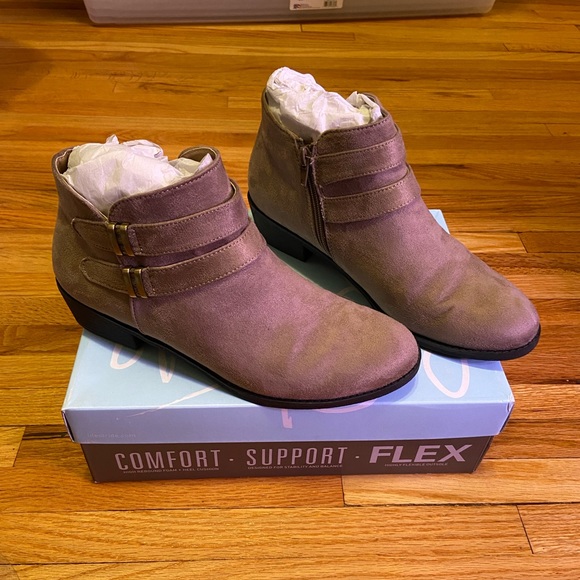 Lifestride Jasper Booties - Picture 1 of 2